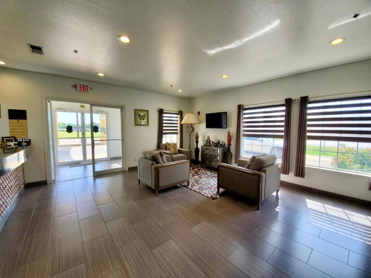 Super 8 By Wyndham Forney/east Dallas 2*