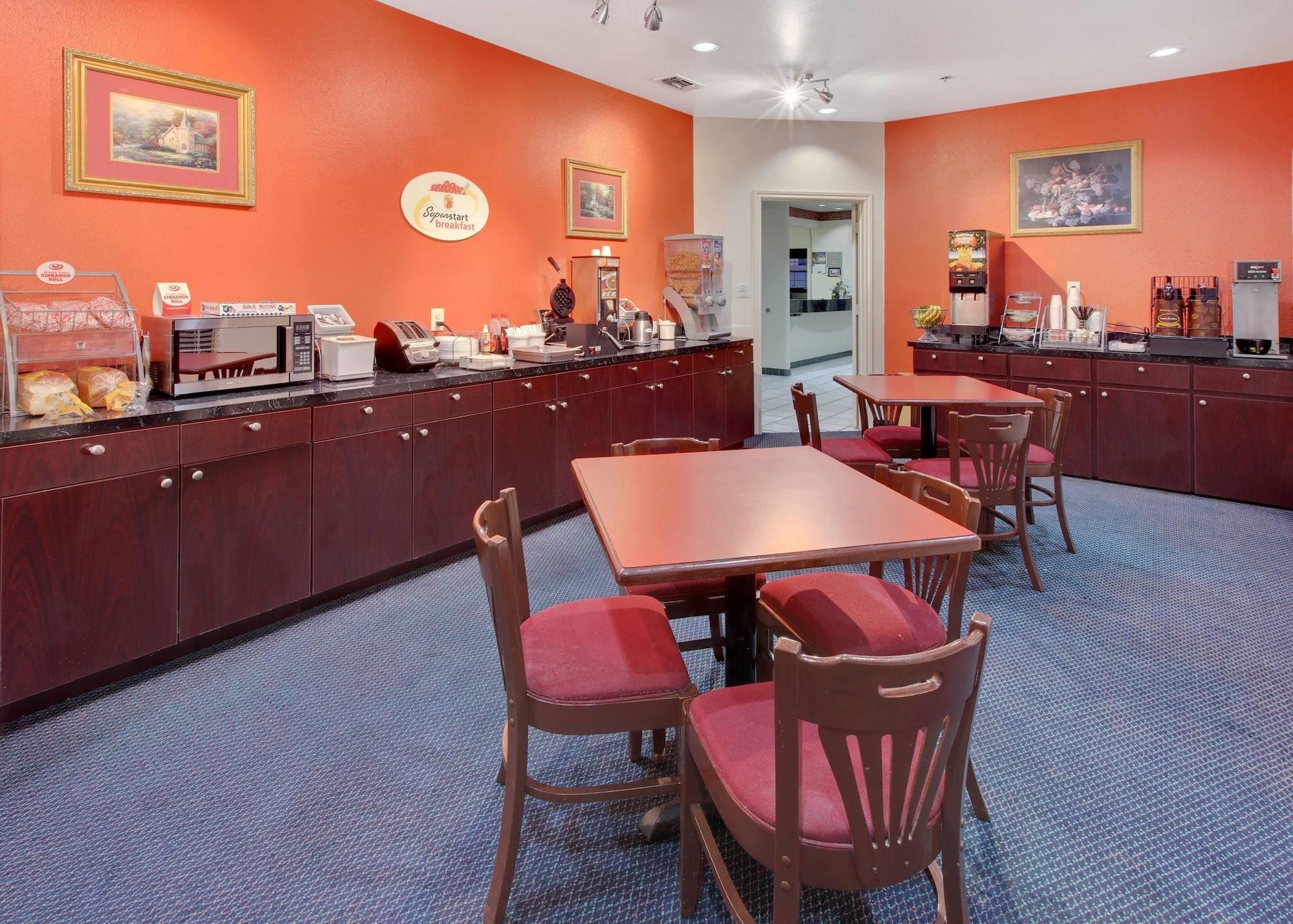 Super 8 By Wyndham Forney/east Dallas