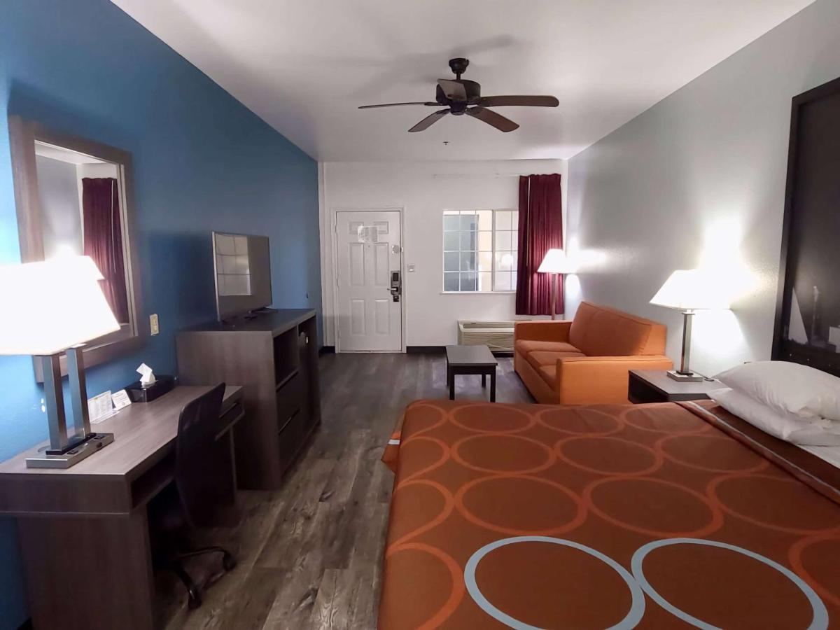 Hotel Super 8 By Wyndham Forney/east Dallas