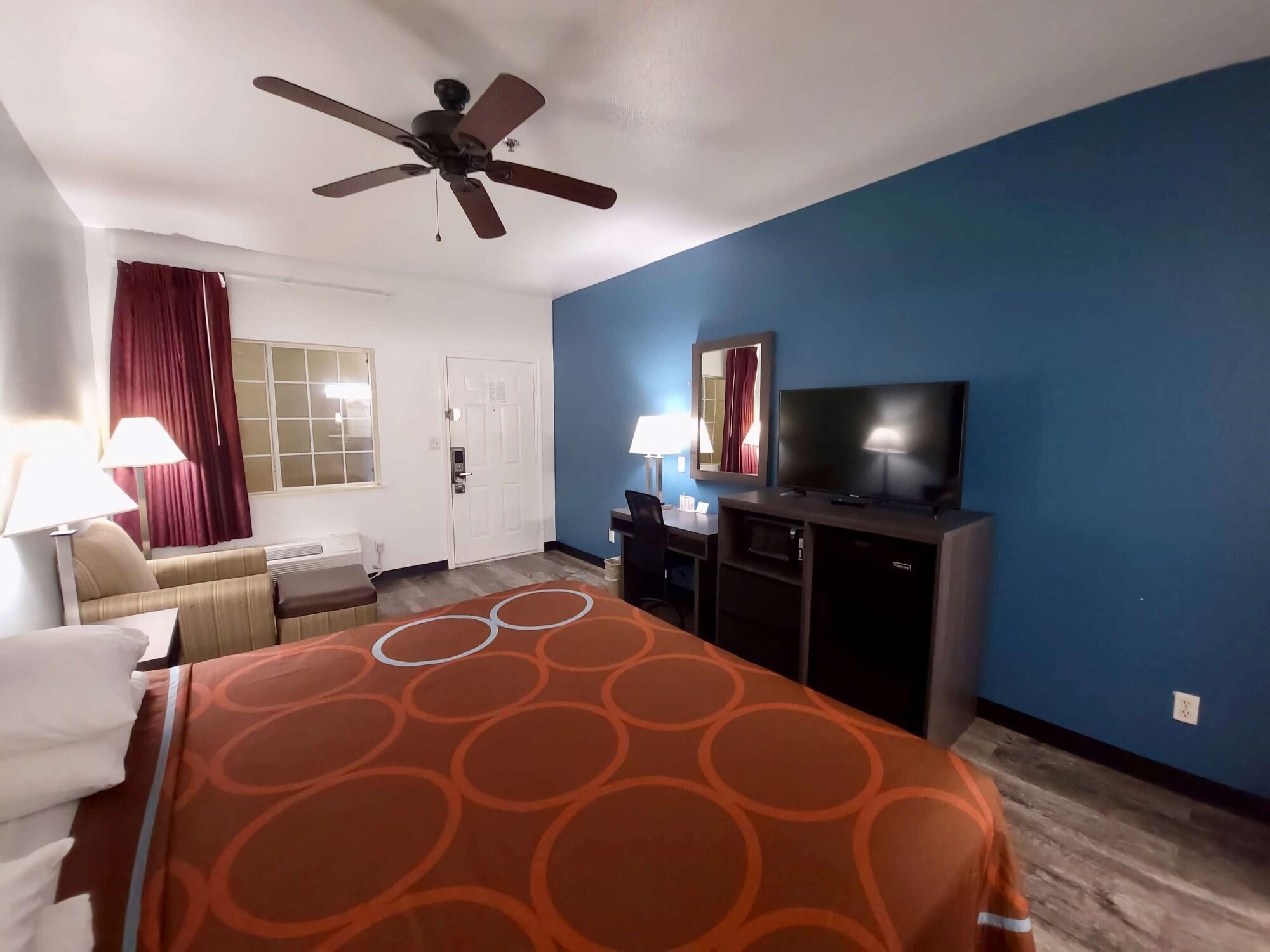 Hotel Super 8 By Wyndham Forney/east Dallas 2*