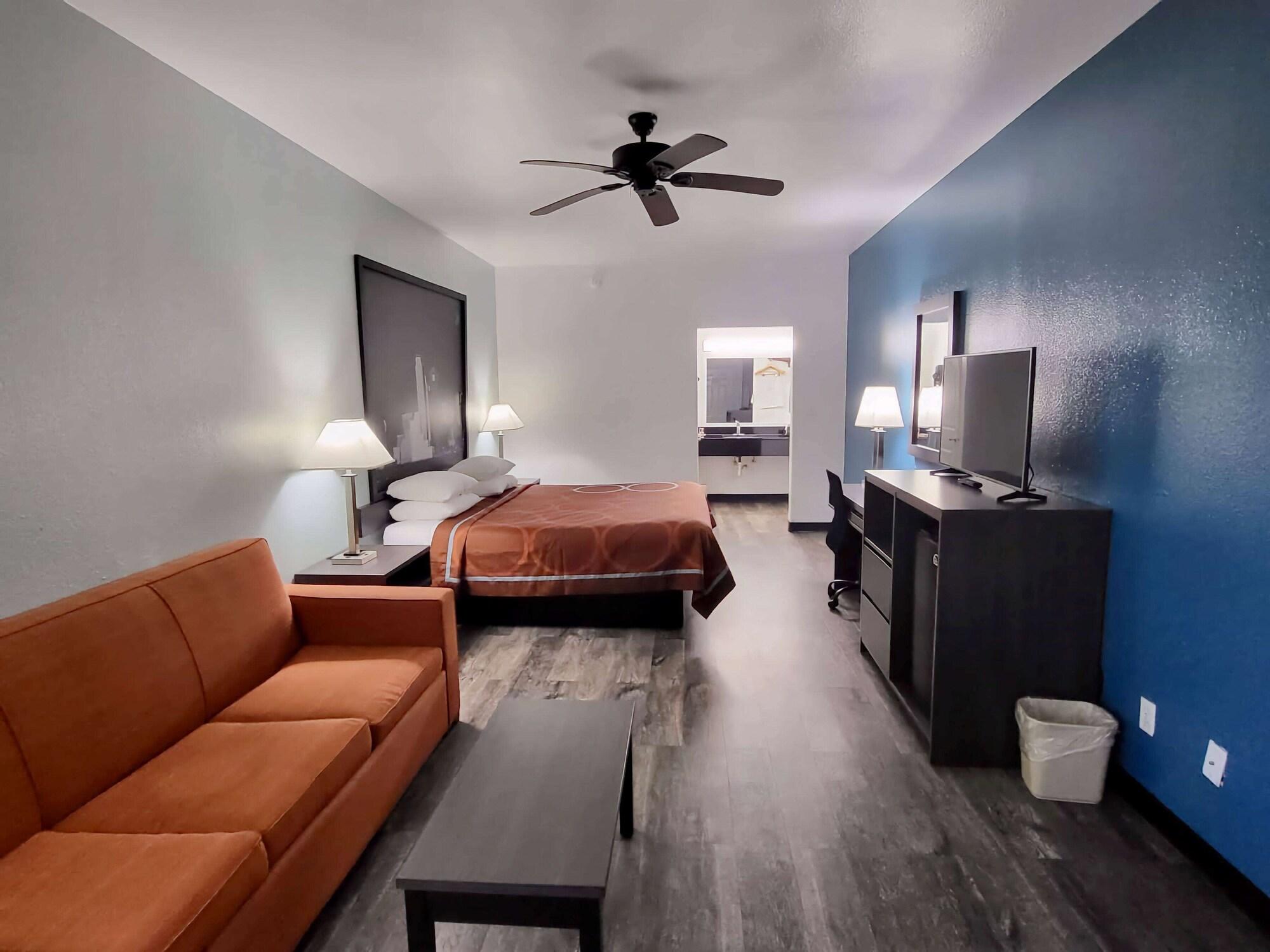 Super 8 By Wyndham Forney/east Dallas Hotel 2*