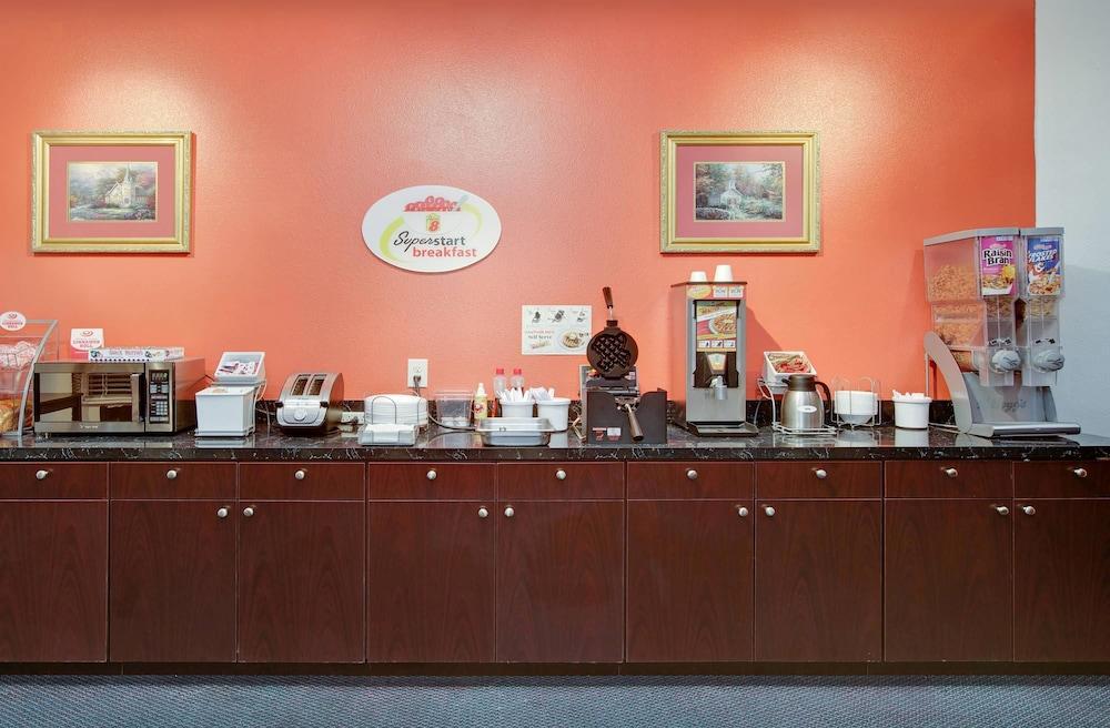Super 8 By Wyndham Forney/east Dallas