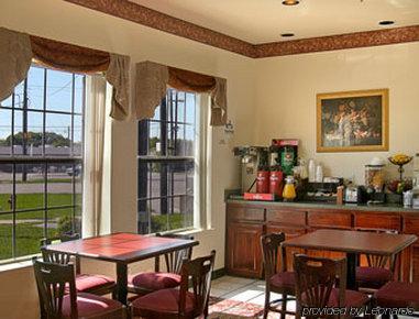 Super 8 By Wyndham Forney/east Dallas Hotel Forney